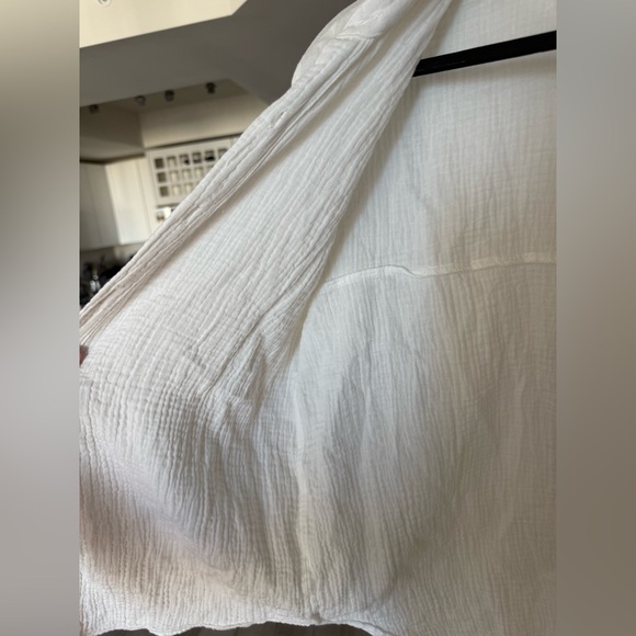 Women’s lightweight white button down top - Picture 5 of 6